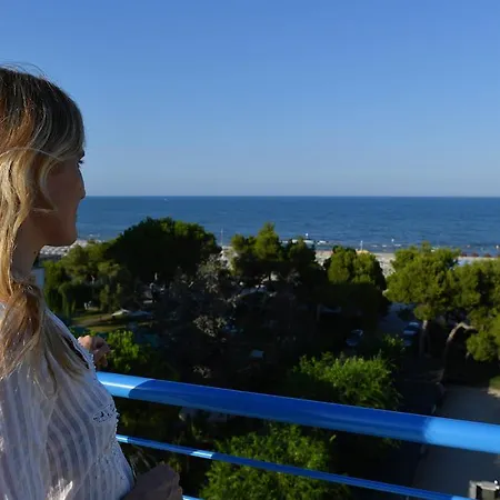 Gambrinus アパートホテル 4*