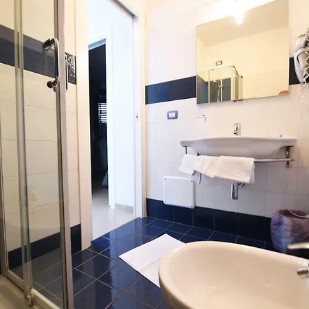 アパートホテル Gambrinus ジュリアノーヴァ